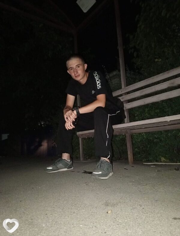 Андрей, 19, Михайловск (Ставропольский край) — анкета №2969435
