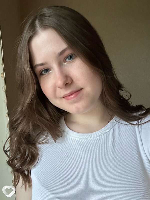 Алёна, 20, Омске — анкета №2972428