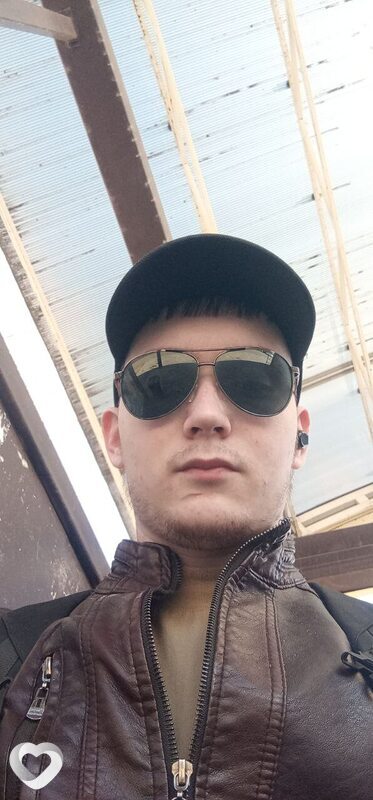Максим, 21, Троицке — анкета №2974652
