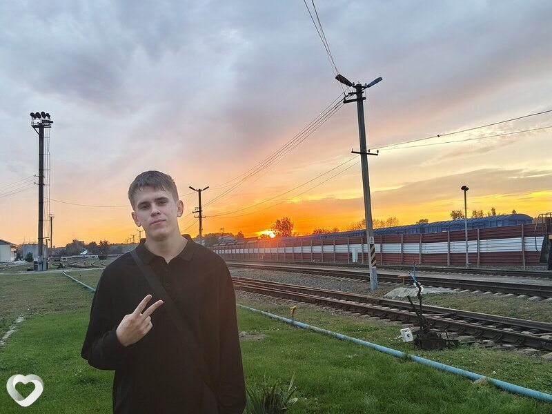 Илья, 20, Бийске — анкета №2975077