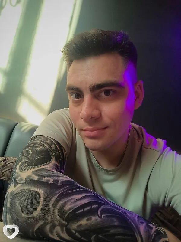 Артем, 27, Бийске — анкета №2975935