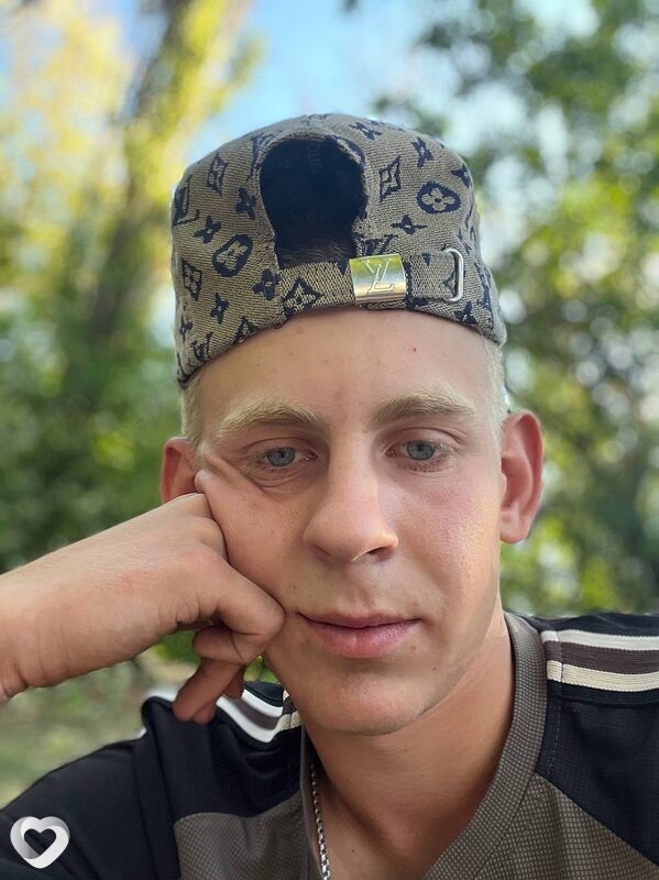 Саня, 21, Краснодоне — анкета №2977667