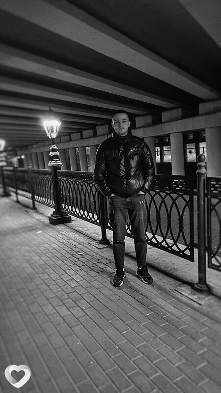 Артём, 21, Барнауле — анкета №2979537