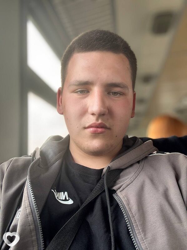 Кирилл, 19, Лунинце — анкета №2981224