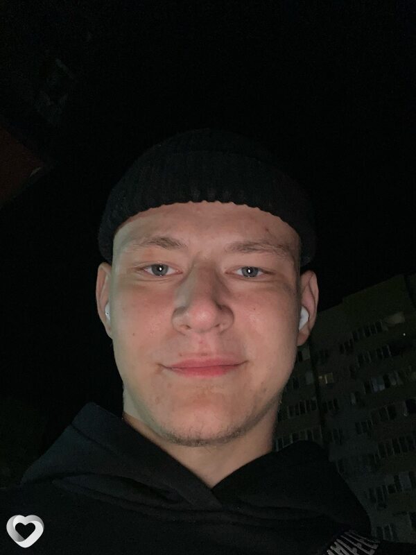 Максим, 20, Москве — анкета №2981258