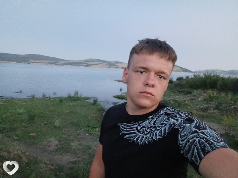 Антон, 19, Ачинске — анкета №2982771