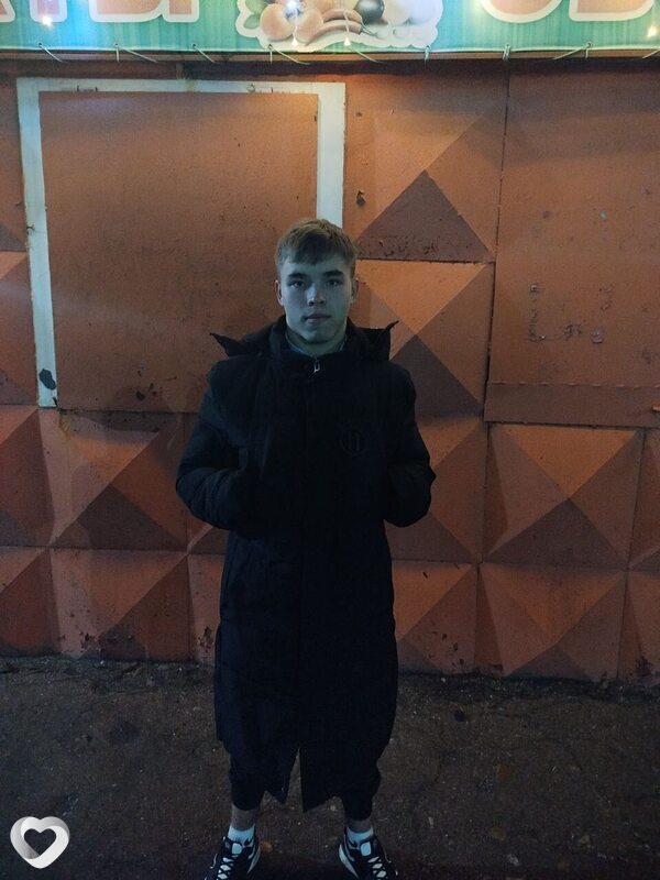Денис, 19, Свердловске — анкета №2987392