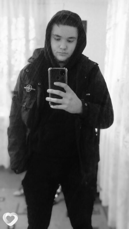 Миша, 19, Волжском — анкета №2995451