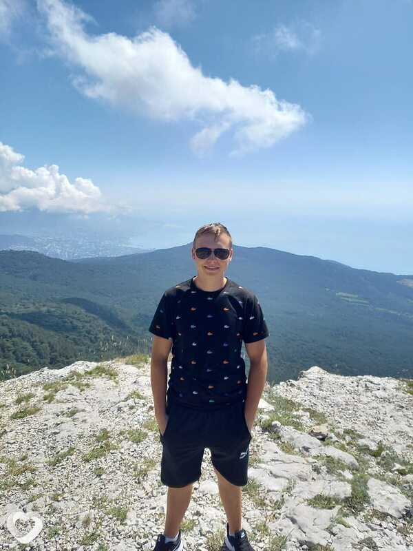 Илья, 22, Краснодаре — анкета №2998278