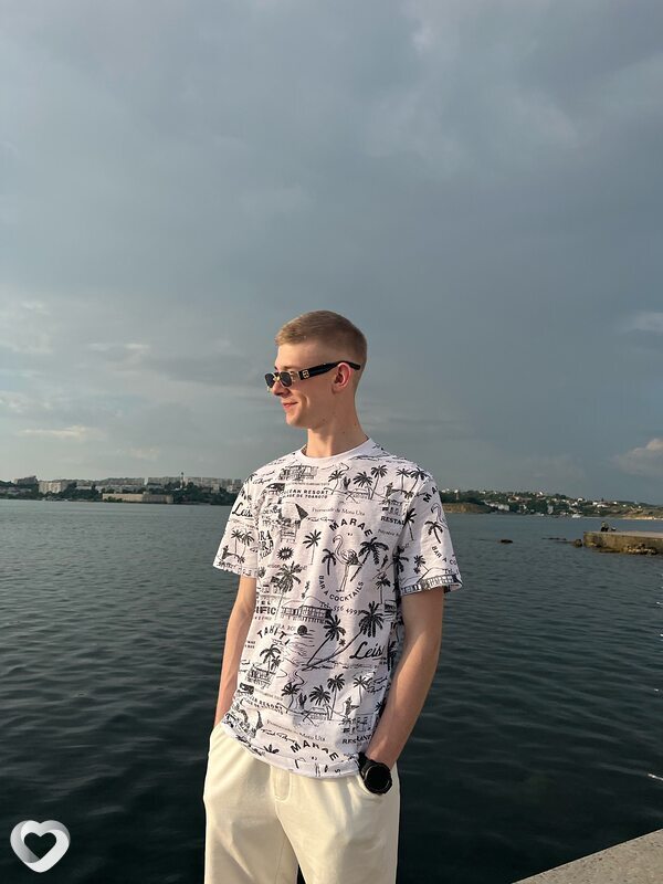 Ян, 22, Симферополе — анкета №3000624
