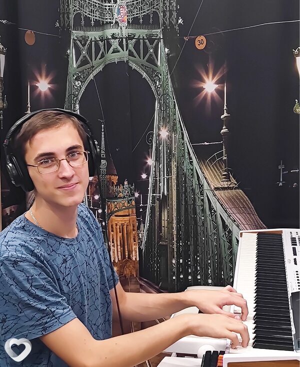 Юра, 18, Москве — анкета №3008414