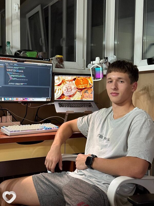 Валентин, 19, Томске — анкета №3008467