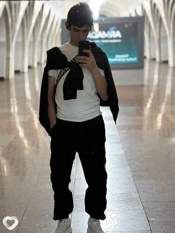Giorgi, 21, Батайске — анкета №3015185
