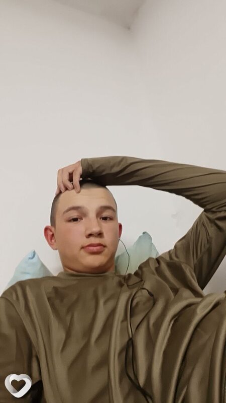 Антон, 19, Брянске — анкета №3019001
