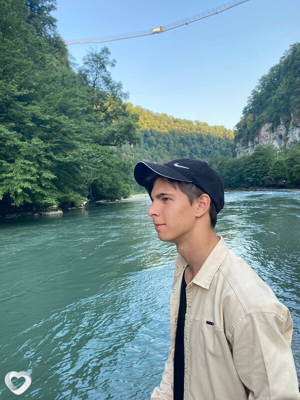 Александр, 21, Барнауле — анкета №3024820