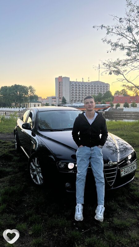 Илья, 21, Пинске — анкета №3025651