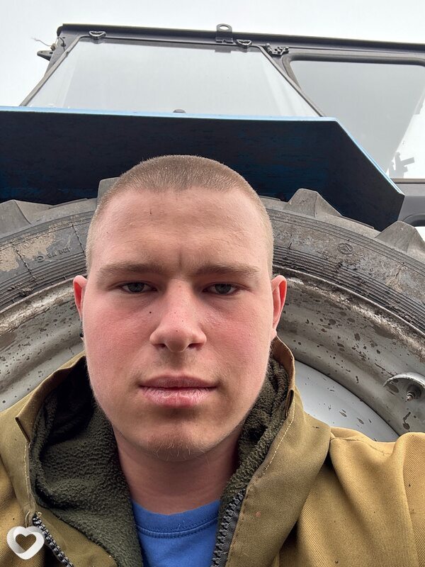 Артем, 19, Саратове — анкета №3025700