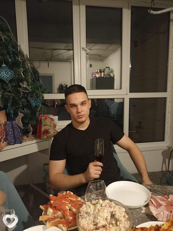 Максим, 21, Воронеже — анкета №3033436