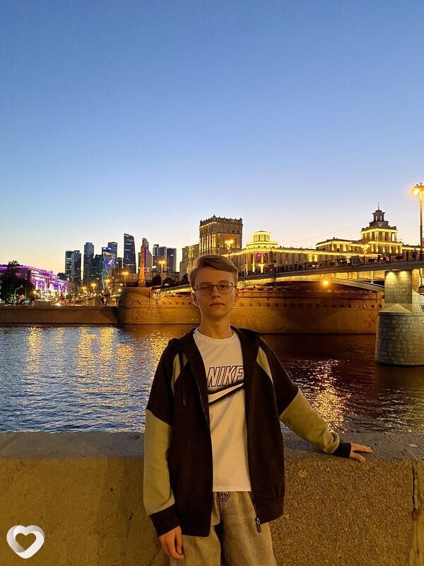 Максим, 18, Москве — анкета №3037623