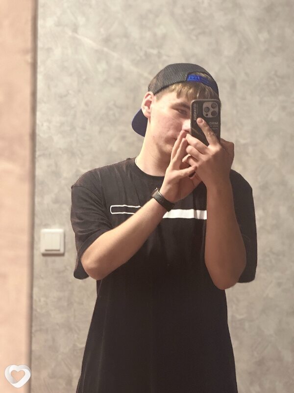 Илья, 19, Ангарске — анкета №3037773