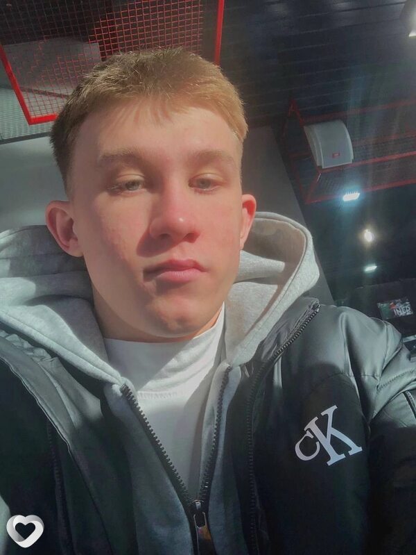 Максим, 18, Горно-Алтайске — анкета №3038647