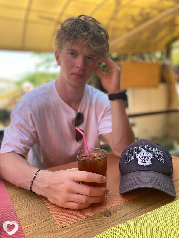 Andrej, 20, Санкт-Петербурге — анкета №3043878