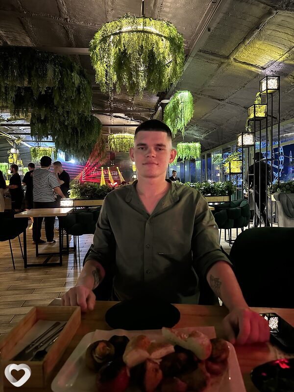 Владимир, 22, Красноперекопске — анкета №3043937