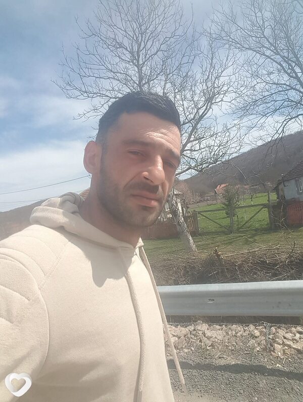 Alex, Арад