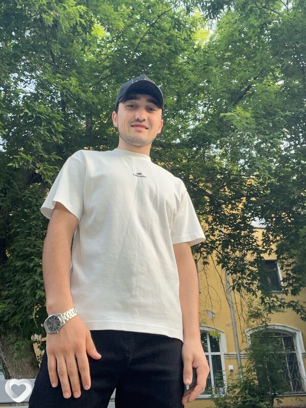 Ихтиёр, 22, Новосибирске — анкета №3057156