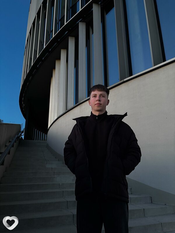 Роман, 21, Кировске — анкета №3058588