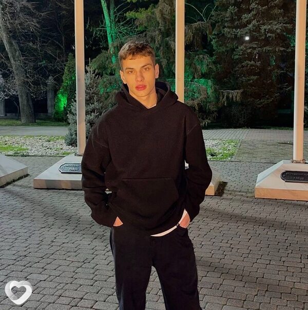 Михаил, 21, Москве — анкета №3071222