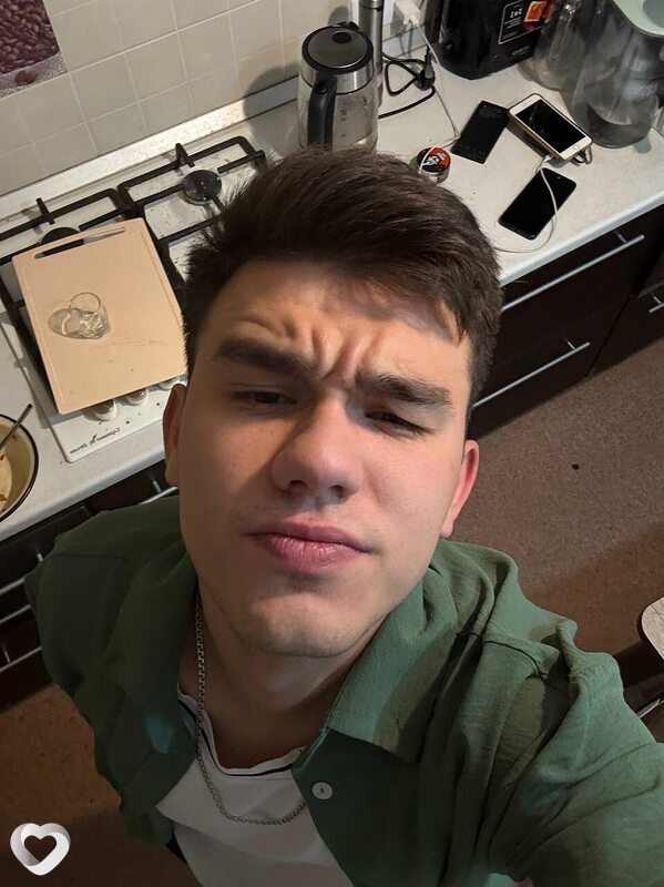 Дима, 27, Волжском — анкета №3072378