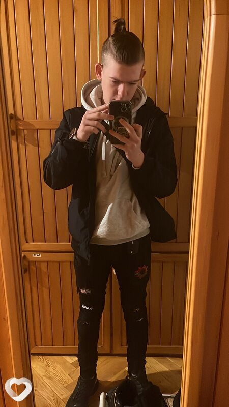 Oleg, 19, Варшава — анкета №3074539