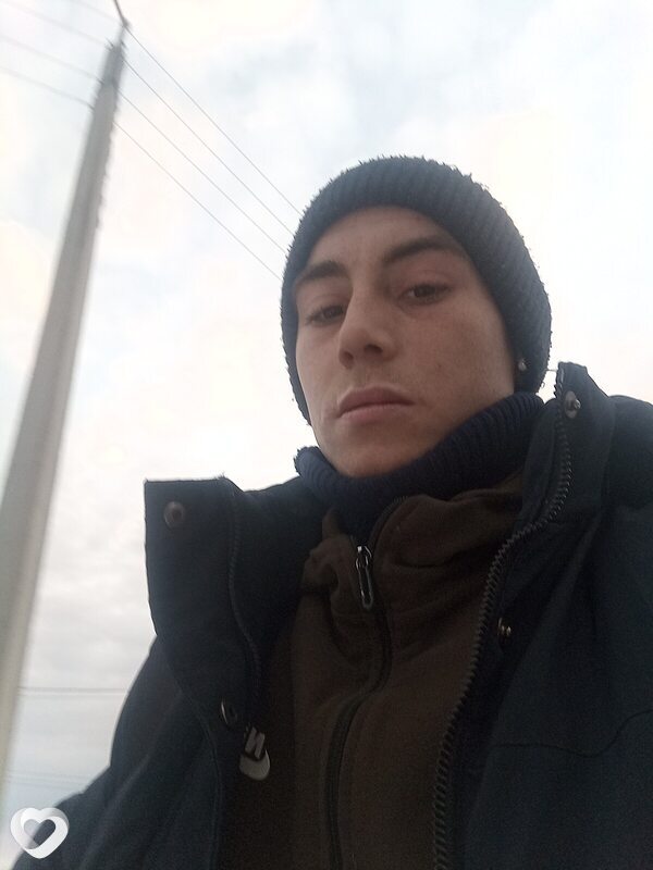 Артем, 19, Зиме — анкета №3075303