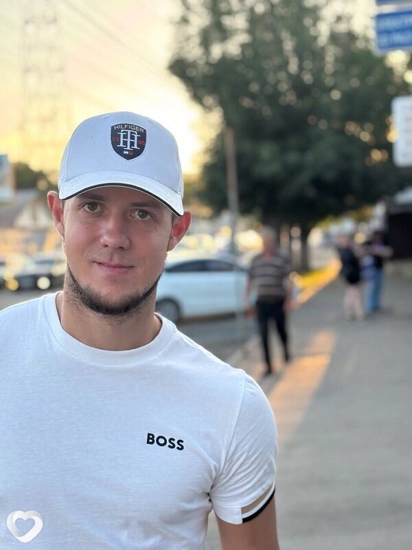 Артем, 27, Саратове — анкета №3075728