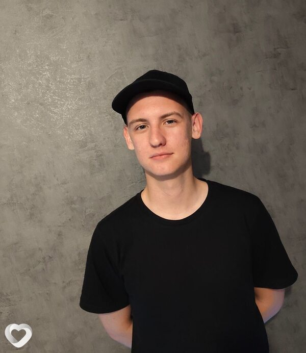 Михаил, 21, Оренбурге — анкета №3076293