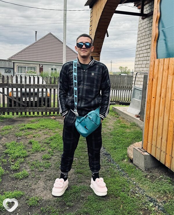 Артем, 21, Барнауле — анкета №3086278