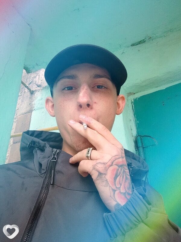 Виталий, 23, Снежном — анкета №3086928