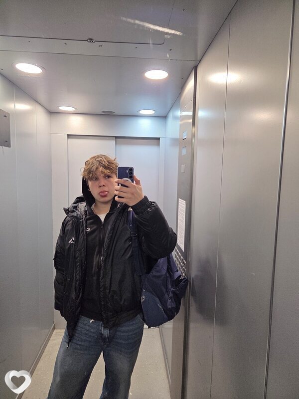 Александр, 18, Екатеринбурге — анкета №3088779
