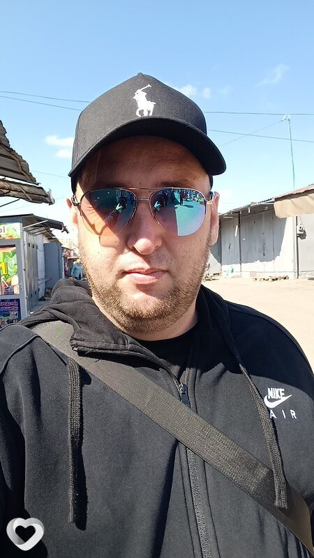 Артём, 33, Снежном — анкета №3089962