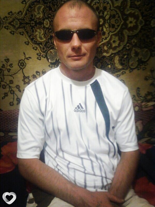 Артём, 39, Снежном — анкета №3093951