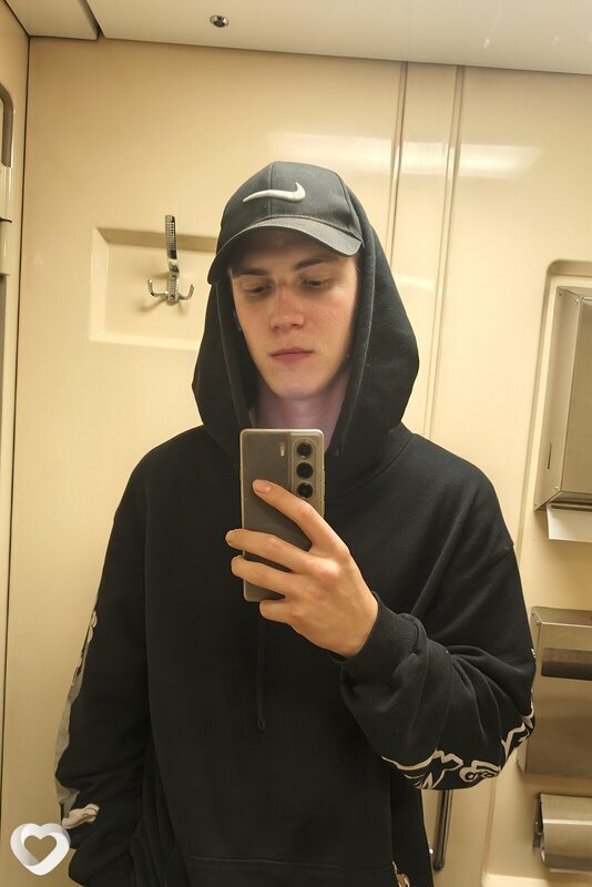 Виктор, 20, Нягани — анкета №3102480