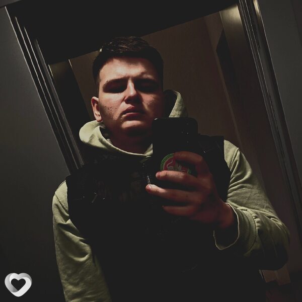 Владимир, 21, Саратове — анкета №3102668
