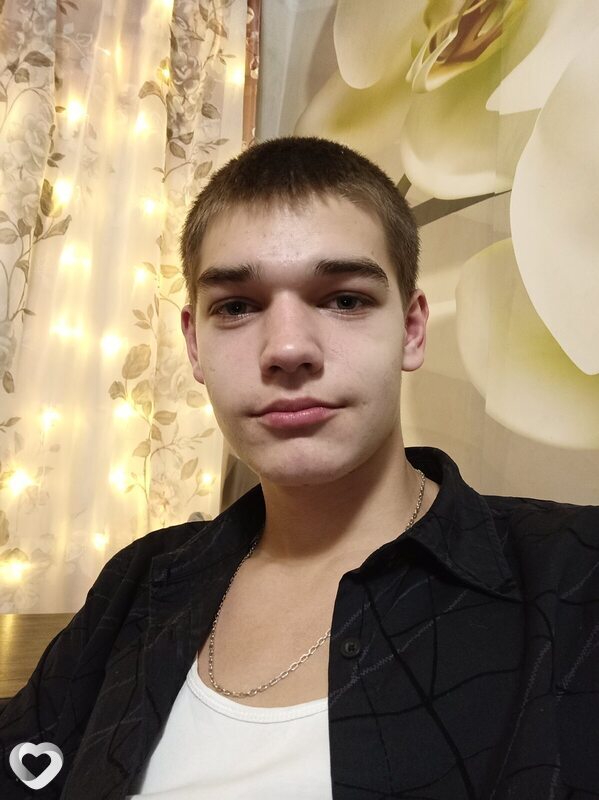Илья, 21, Старом Осколе — анкета №3107343