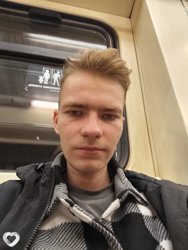 Максим, 20, Москве — анкета №3115115