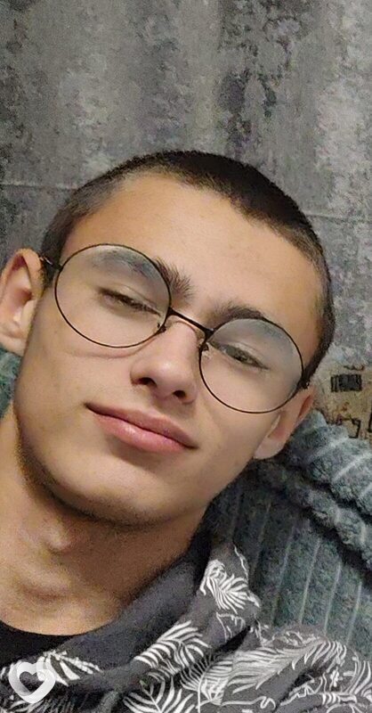 Илья, 18, Барнауле — анкета №3115634