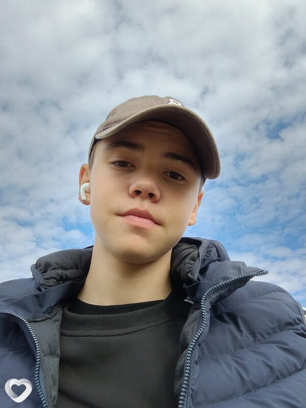 Артём, 19, Томске — анкета №3120875
