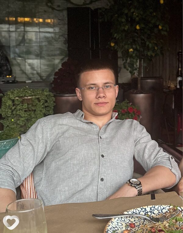Илья, 18, Москве — анкета №3125134
