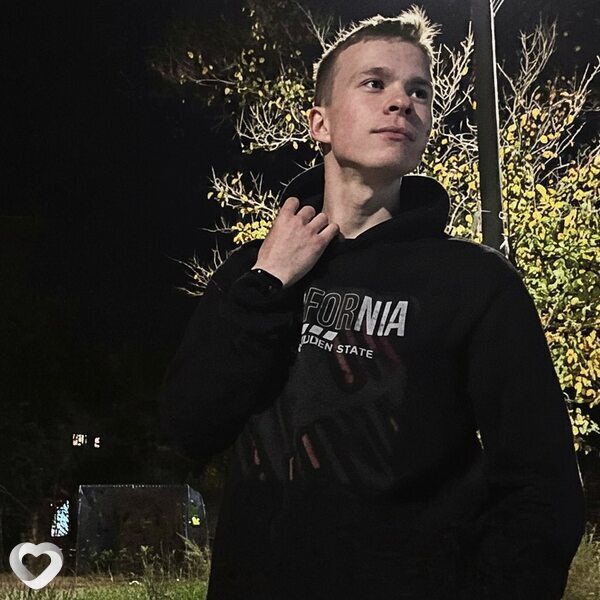 Виктор, 22, Миассе — анкета №3130004