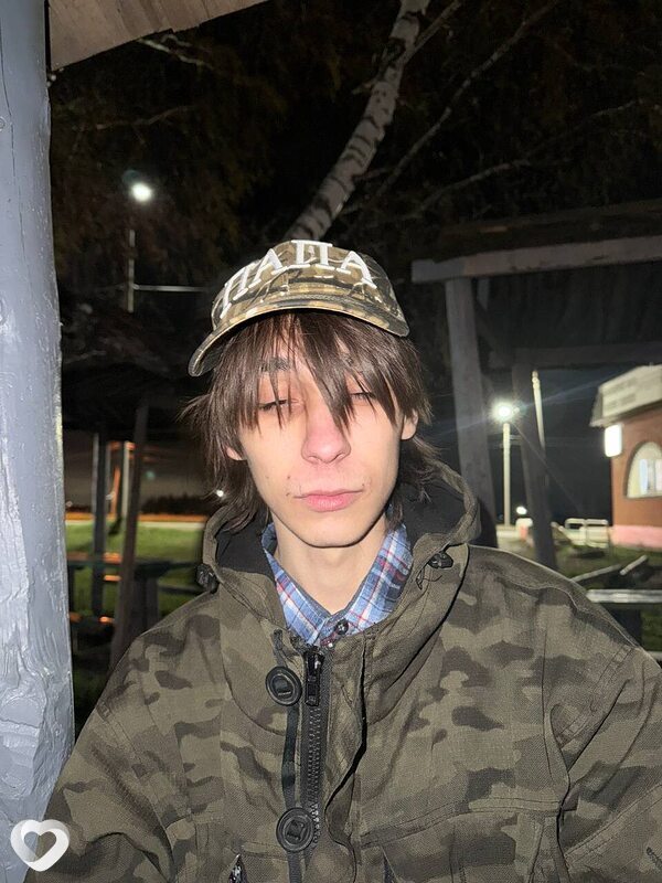 Илья, 22, Ижевске — анкета №3136481